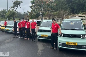 Mô hình kinh doanh taxi điện mini với cước phí chỉ bằng một nửa giá taxi truyền thống, ngang mức cước “xe ôm” đã tạo nên một cuộc “cách mạng” trong ngành vận tải tại Phú Yên, Bình Định.