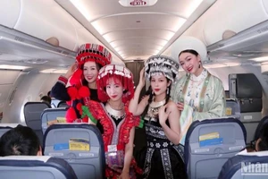 Trên các chuyến bay ngày mồng 1 Tết Nguyên đán, Vietravel Airlines mang đến bộ sưu tập trang phục truyền thống các dân tộc Việt Nam, thay cho lời chúc Tết trọn vẹn, giới thiệu bản sắc văn hóa của đồng bào dân tộc Việt Nam khắp mọi miền đất nước.