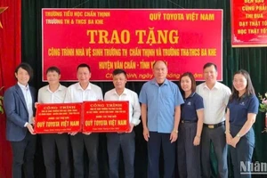 Quỹ Toyota Việt Nam bàn giao công trình vệ sinh trường học tại vùng sâu, vùng xa tỉnh Yên Bái.