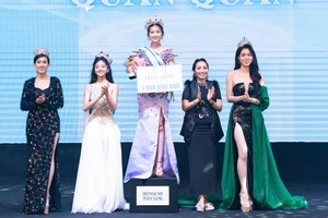 Yến Trang đăng quang Quán quân cuộc thi. (Ảnh: Ban tổ chức)