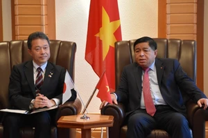 Phó Thủ tướng Nguyễn Chí Dũng tiếp Thống đốc tỉnh Mie Ichimi Katsuyuki. (Ảnh: Nguyễn Tuyến -TTXVN)