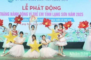 Tiết mục văn nghệ đặc sắc do các em học sinh thành phố Lạng Sơn biểu diễn chào mừng lễ phát động Tháng hành động vì trẻ em của tỉnh.