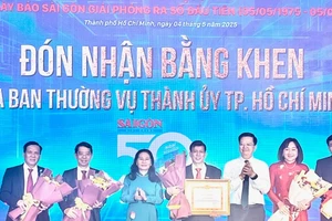 Ban Biên tập Báo Sài Gòn Giải Phóng đón nhận các phần thưởng nhân kỷ niệm 50 năm Ngày Xuất bản số đầu (5/5/1975-5/5/2025). 