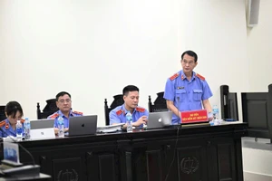 Đại diện Viện kiểm sát luận tội các bị cáo.