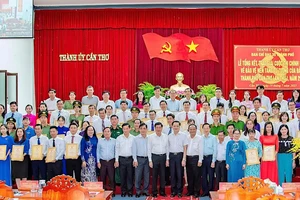 Các tác giả đoạt giải trong cuộc thi năm 2023.