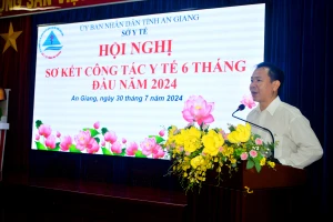 Giám đốc Sở Y tế An Giang Trần Quang Hiền chỉ đạo sơ kết công tác y tế 6 tháng đầu năm của Sở Y tế An Giang.