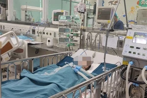 Bệnh nhi đang được điều trị tích cực tại Bệnh viện Nhi Trung ương. 