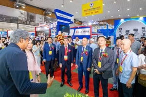 Các đại biểu tham dự chương trình.
