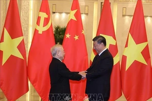 Tổng Bí thư, Chủ tịch Trung Quốc Tập Cận Bình đón Tổng Bí thư Nguyễn Phú Trọng. (Ảnh: Trí Dũng-TTXVN)
