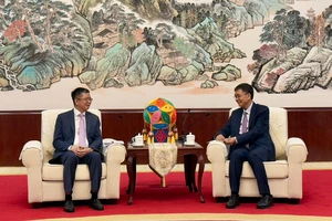 Đại sứ Phạm Thanh Bình hội kiến với đồng chí Trần Cương.