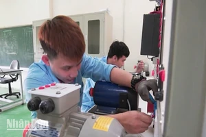 Rút ngắn khoảng cách giữa lý thuyết và thực tiễn sẽ giúp sinh viên, giảng viên tiếp cận công nghệ mới, bắt kịp nhu cầu của thị trường lao động. 