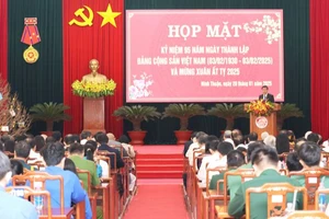 Quang cảnh buổi họp mặt. (Ảnh: NGUYỄN TRUNG)