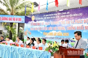 Lãnh đạo Sở Văn hóa, Thể thao và Du lịch Long An phát biểu khai mạc.