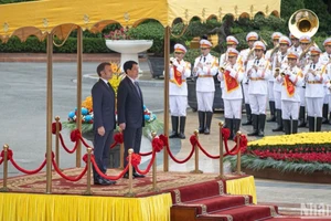 Chủ tịch nước Lương Cường chủ trì Lễ đón cấp Nhà nước Tổng thống Cộng hòa Pháp