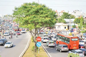 Quốc lộ 13, 1 trong 5 dự án giao thông kêu gọi đầu tư BOT để mở rộng cửa ngõ ra vào thành phố.