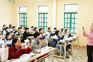 Một tiết học trong phòng học thông minh tại Trường tiểu học và trung học cơ sở An Vũ, huyện Quỳnh Phụ, tỉnh Thái Bình.