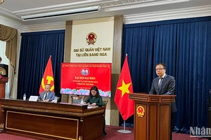 Đồng chí Đặng Minh Khôi, Bí thư Đảng ủy, Đại sứ Việt Nam tại Liên bang Nga, phát biểu tại Đại hội. (Ảnh: XUÂN HƯNG)