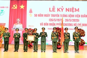 Bệnh viện Quân y 175 đón nhận Huân chương Hồ Chí Minh.