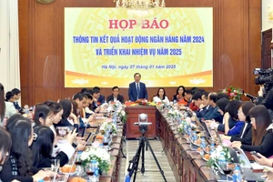 Toàn cảnh cuộc họp báo. 