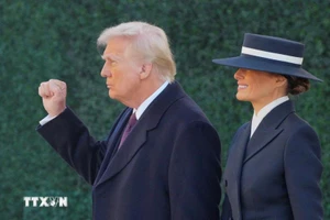 Tổng thống đắc cử Donald Trump cùng Phu nhân Melania Trump tới Nhà thờ Thánh John trong Ngày nhậm chức, ngày 20/1/2025. (Ảnh: REUTERS/TTXVN)