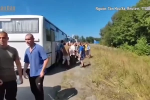 [Video] Ukraine, Nga tiếp tục trao đổi tù binh quy mô lớn