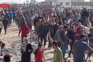 [Video] Người dân Dải Gaza bị lực lượng Israel bắn khi lấy hàng viện trợ 