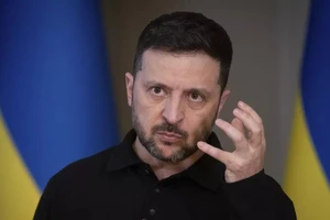 [Video] Tổng thống Zelensky phản ứng gay gắt sau cuộc điện đàm Putin – Trump