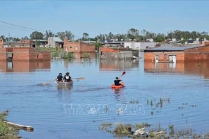 Ngập lụt do mưa bão tại Bahia Blanca, Buenos Aires, Argentina, ngày 9/3/2025. Ảnh: REUTERS/TTXVN