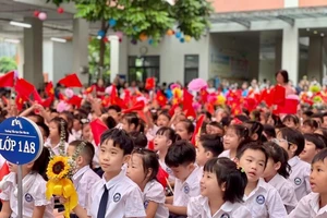 Học sinh lớp 1 Trường tiểu học Chu Văn An (Tây Hồ, Hà Nội) trong lễ khai giảng sáng 5/9/2025. (Ảnh: DUY LONG)