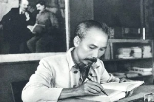 Thơ chúc Tết và những tiên tri của Bác Hồ trước lúc Xuân sang