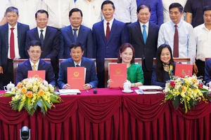 Bà Đặng Huỳnh Ức My – Chủ tịch AgriS trong phiên ký kết Biên bản ghi nhớ với Bộ Nông nghiệp và Môi trường triển khai Nghị quyết 57-NQ/TW về chuyển đổi số trong nông nghiệp.