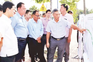 Lãnh đạo tỉnh Đồng Nai kiểm tra tiến độ một dự án trọng điểm trên địa bàn thành phố Biên Hòa.