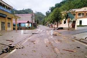 Nhiều công trình bị thiệt hại do mưa giông.