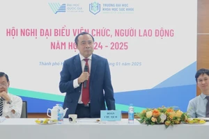 Phó Giáo sư, Tiến sĩ Vũ Hải Quân, Giám đốc Đại học Quốc gia Thành phố Hồ Chí Minh phát biểu tại buổi lễ.