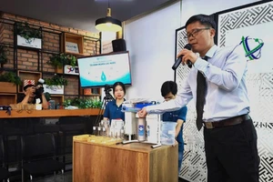 Tiến sĩ Đỗ Hữu Quyết phát biểu tại hội thảo.