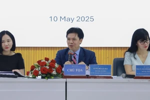 Ban chủ toạ điều phối phiên thảo luận.