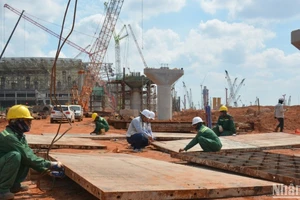 Trên công trường thi công Cảng hàng không quốc tế Long Thành.