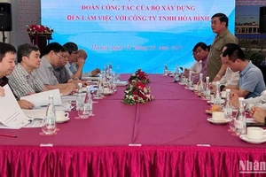 Hình ảnh buổi làm việc của đoàn công tác Bộ Xây dựng về nghiên cứu đề xuất giải pháp cầu bản rỗng trên cọc.