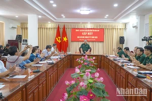 Đại tá Nguyễn Văn Minh, Chính ủy Bộ đội Biên phòng tỉnh Đồng Tháp, phát biểu tại buổi gặp mặt. (Ảnh: HỮU NGHĨA)