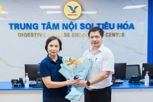 PGS.TS Nguyễn Thị Vân Hồng - Giám đốc Trung tâm Tiêu hóa MEDLATEC (bên trái)