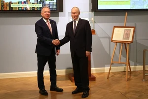 Tổng thống Nga Vladimir Putin (phải) tiếp Đặc phái viên của Tổng thống Mỹ Steve Witkoff tại thành phố St. Petersburg, ngày 11/4/2025. (Ảnh: kremlin.ru)