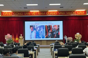 Các doanh nghiệp giới thiệu sản phẩm công nghệ tại sự kiện.