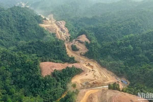 Hơn 3 nghìn kỹ sư, công nhân vẫn làm việc trên công trường dự án cao tốc Đồng Đăng-Trà Lĩnh trong những ngày nghỉ lễ.