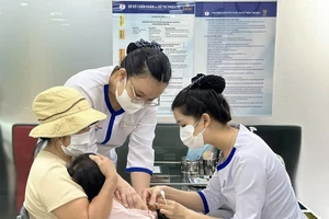 Tiêm vaccine là biện pháp hiệu quả nhất phòng cúm mùa. Ảnh: Phong Lan