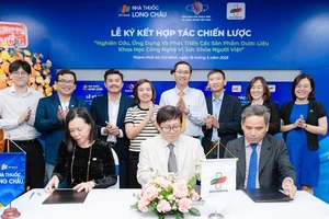 Đại diện các bên ký kết hợp tác.