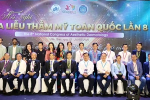 Các đại biểu trong nước và nước ngoài tại phiên khai mạc hội nghị.