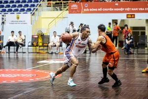 Lian Ramiro dẫn bóng đột phá. Ảnh: VBA