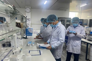 Đoàn công tác Sở Y tế kiểm tra, hậu kiểm tại Công ty TNHH Chăm sóc sức khỏe châu Âu (thành phố Vĩnh Yên).