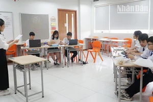 Mỗi phòng tranh biện có 2 đội thi.
