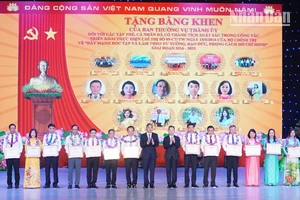 Các tập thể, cá nhân được tuyên dương.